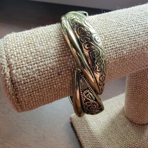 Gold / Brass Tone Metal Filagree Scroll Links Stretch Bracelet